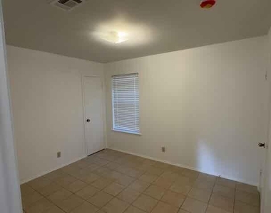 3409 Dolphin Dr - Photo Thumbnail 6