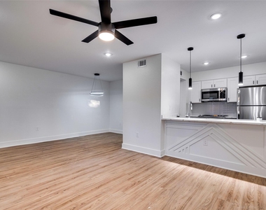 704 W 21st St - Photo Thumbnail 1