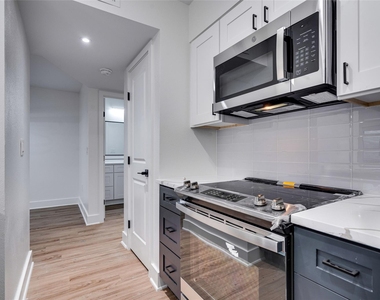704 W 21st St - Photo Thumbnail 10