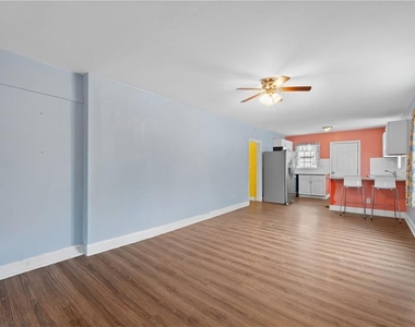1124 Graymont Drive Sw - Photo Thumbnail 2