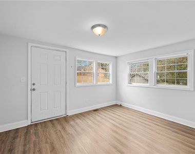 1124 Graymont Drive Sw - Photo Thumbnail 13