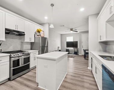 8534 Woodlyn Road - Photo Thumbnail 11