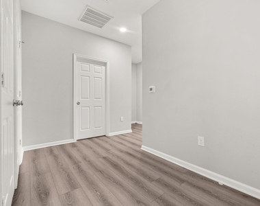 8534 Woodlyn Road - Photo Thumbnail 17