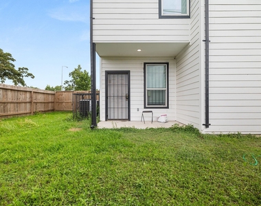 8534 Woodlyn Road - Photo Thumbnail 5