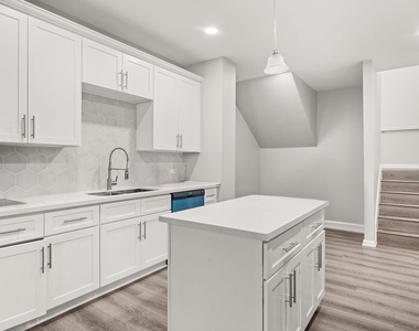 8534 Woodlyn Road - Photo Thumbnail 13