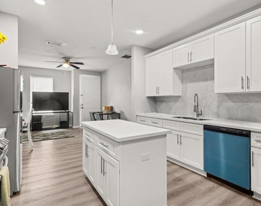 8534 Woodlyn Road - Photo Thumbnail 12