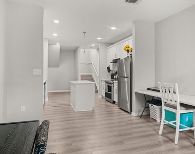 8534 Woodlyn Road - Photo Thumbnail 9