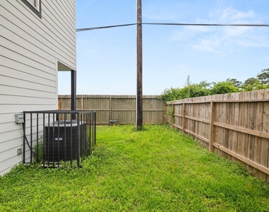 8534 Woodlyn Road - Photo Thumbnail 2