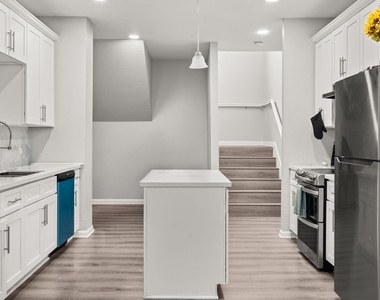 8534 Woodlyn Road - Photo Thumbnail 10