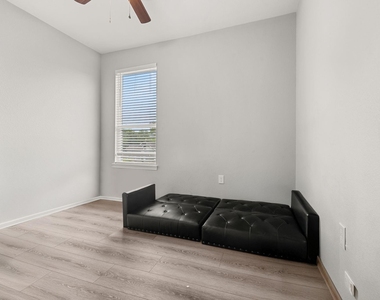 8534 Woodlyn Road - Photo Thumbnail 23