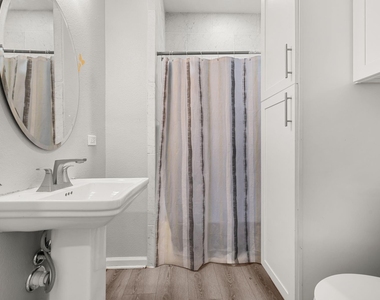 8534 Woodlyn Road - Photo Thumbnail 4