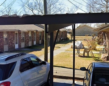 425 Memorial Drive - Photo Thumbnail 5