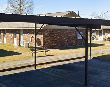 425 Memorial Drive - Photo Thumbnail 6