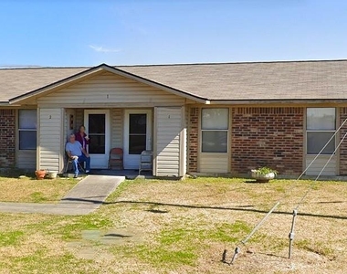 425 Memorial Drive - Photo Thumbnail 3