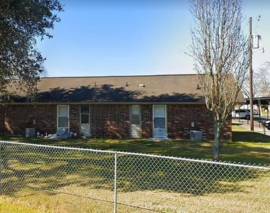 425 Memorial Drive - Photo Thumbnail 7