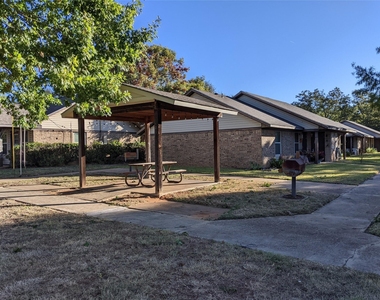 591 E Highway Street - Photo Thumbnail 4