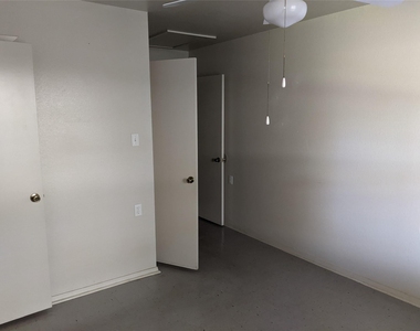 591 E Highway Street - Photo Thumbnail 8