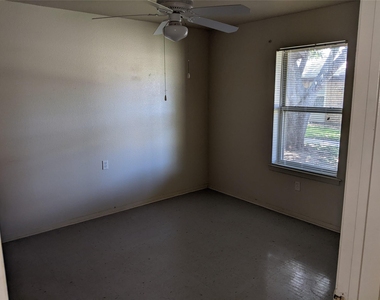 591 E Highway Street - Photo Thumbnail 9