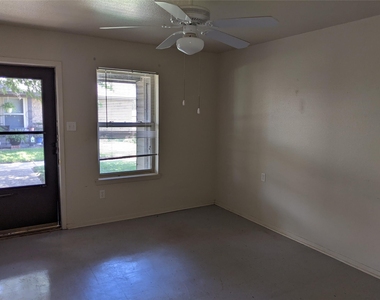 591 E Highway Street - Photo Thumbnail 10