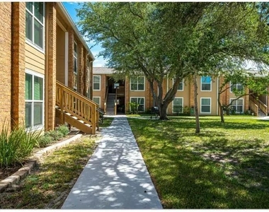 200 Avenue A - Photo Thumbnail 5