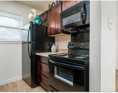 200 Avenue A - Photo Thumbnail 14
