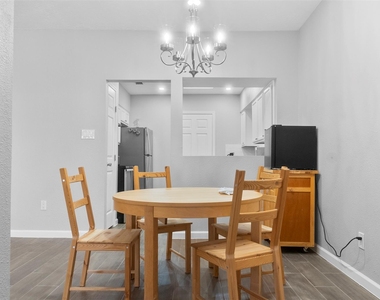 668 N Eldridge Parkway - Photo Thumbnail 6