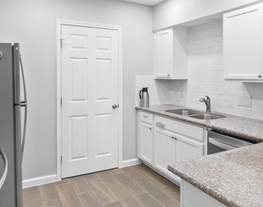 668 N Eldridge Parkway - Photo Thumbnail 7