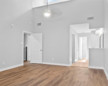 668 N Eldridge Parkway - Photo Thumbnail 10