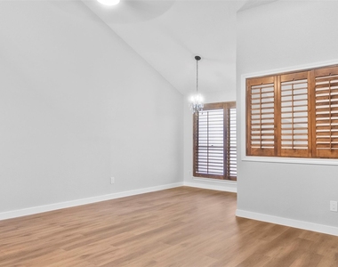 668 N Eldridge Parkway - Photo Thumbnail 9