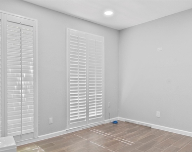 668 N Eldridge Parkway - Photo Thumbnail 3