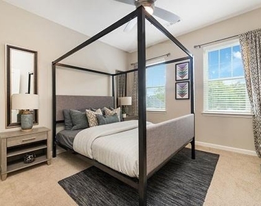 372 Ash Street - Photo Thumbnail 2