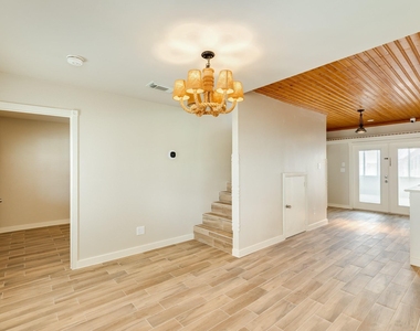 805 Seashell Drive - Photo Thumbnail 6