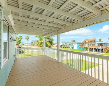 805 Seashell Drive - Photo Thumbnail 3