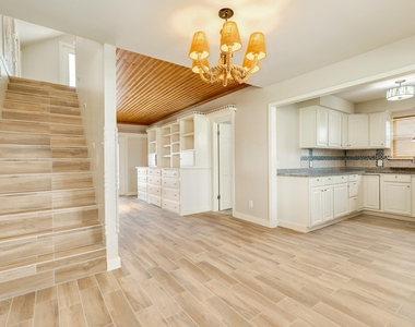 805 Seashell Drive - Photo Thumbnail 5