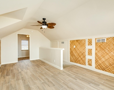 805 Seashell Drive - Photo Thumbnail 14