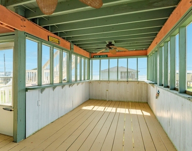 805 Seashell Drive - Photo Thumbnail 8