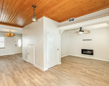 805 Seashell Drive - Photo Thumbnail 7