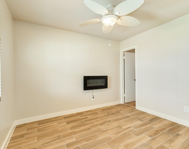 805 Seashell Drive - Photo Thumbnail 9