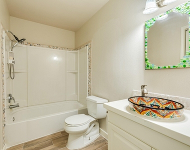 805 Seashell Drive - Photo Thumbnail 12