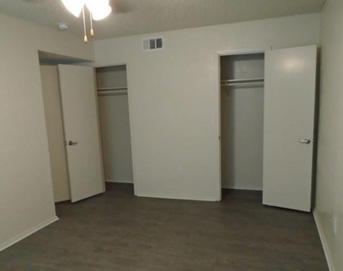 909 W 7th St - Photo Thumbnail 8