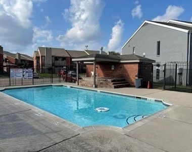 12500 Sandpiper Drive - Photo Thumbnail 2