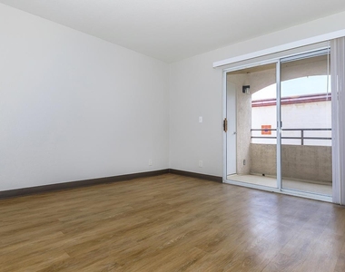 1701 Waco Street - Photo Thumbnail 4