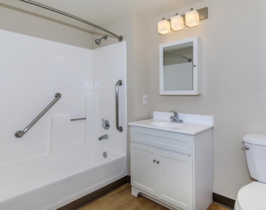 1701 Waco Street - Photo Thumbnail 5