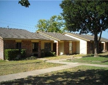 105 Northgate Circle - Photo Thumbnail 3