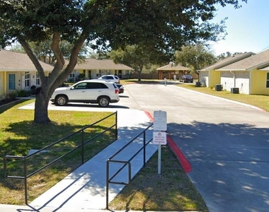 1201 N Live Oak - Photo Thumbnail 2