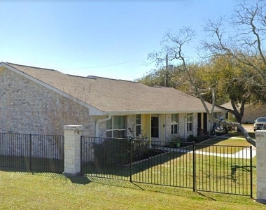 1201 N Live Oak - Photo Thumbnail 3