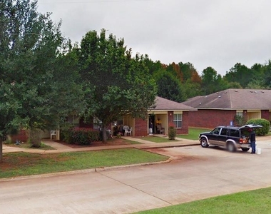 1000 Desoto Drive - Photo Thumbnail 2