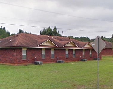 1000 Desoto Drive - Photo Thumbnail 4