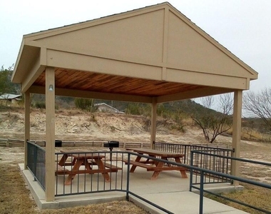 111 Nw Main Street - Photo Thumbnail 4