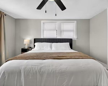 1401 Collier Street - Photo Thumbnail 17